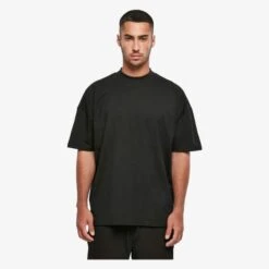 Build Your Brand BY230 - Men´s Oversized Mock Neck Tee